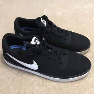 Nike Women’s SB Casual Sneakers Size 7.5